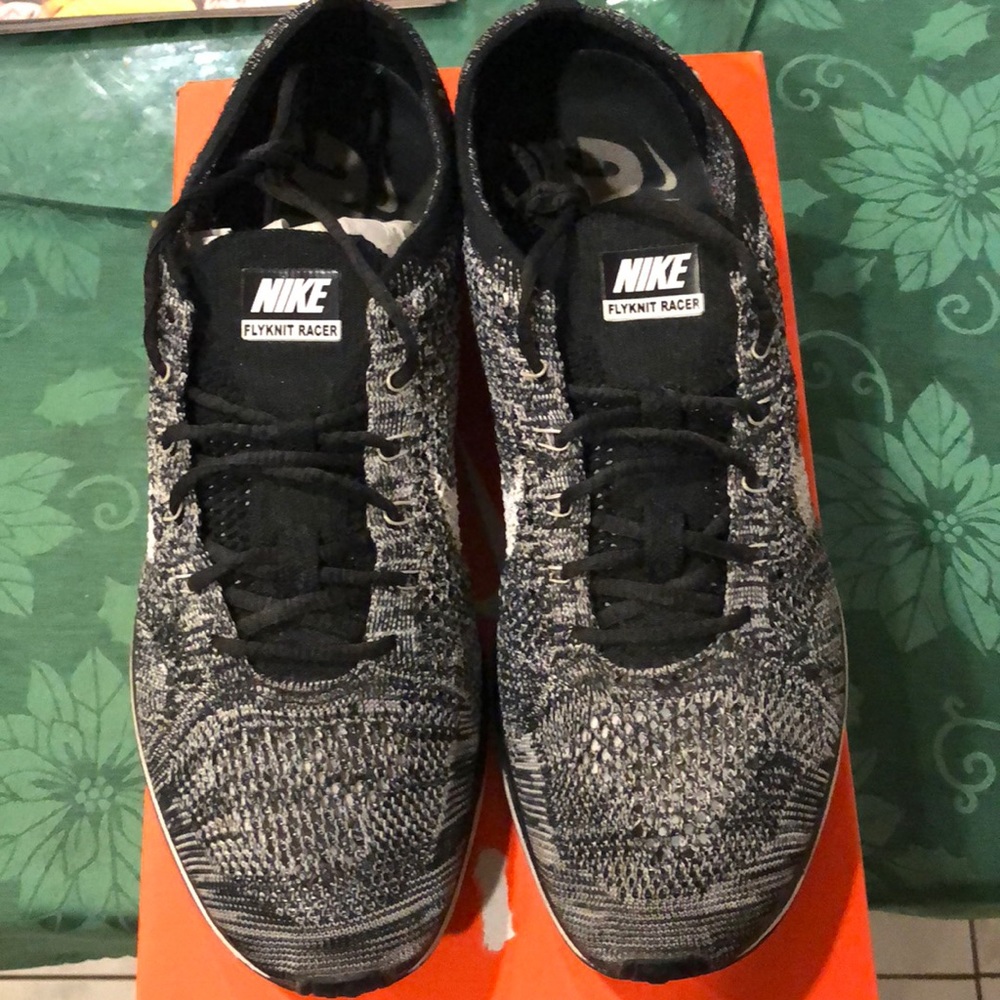 Nike "Oreo" Flyknit Racer. Sz 10